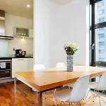 Oyo Home Canary Wharf Residences