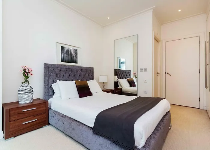 Oyo Home Canary Wharf Residences